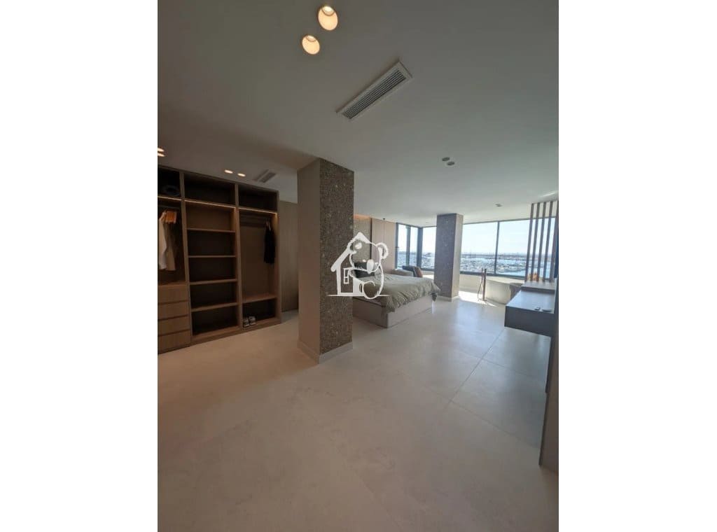 2 bedroom Apartment for rent in Torrevieja with pool - € 3,300 (Ref: 9858954)