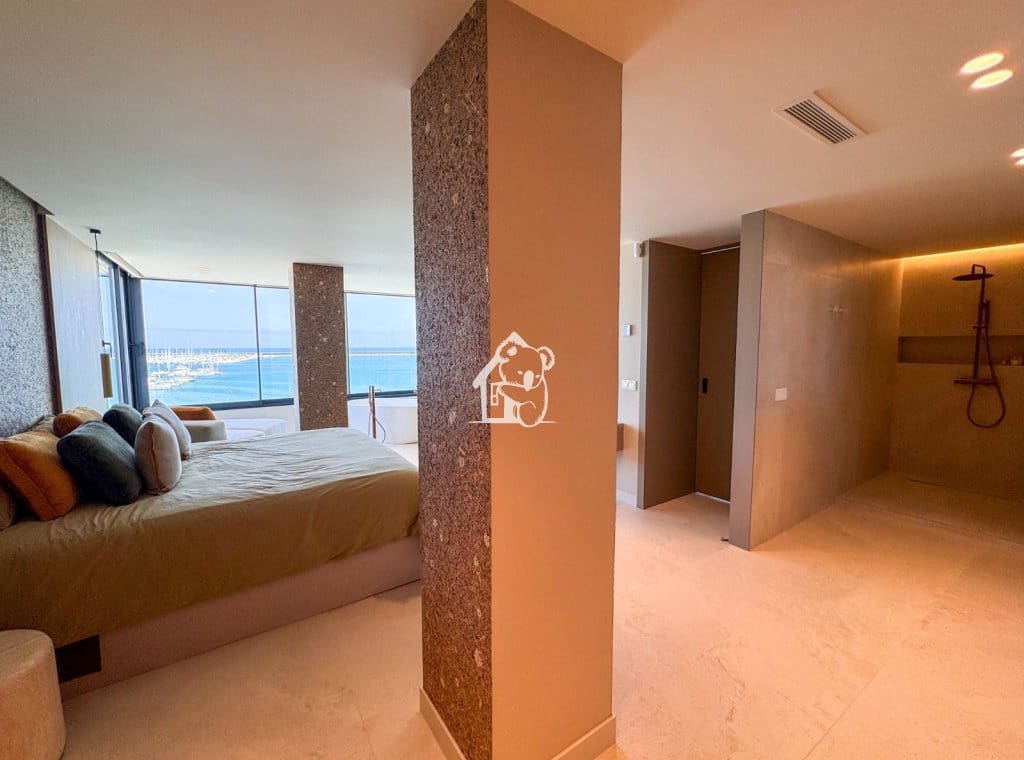 2 bedroom Apartment for rent in Torrevieja with pool - € 2,500 (Ref: 9858954)