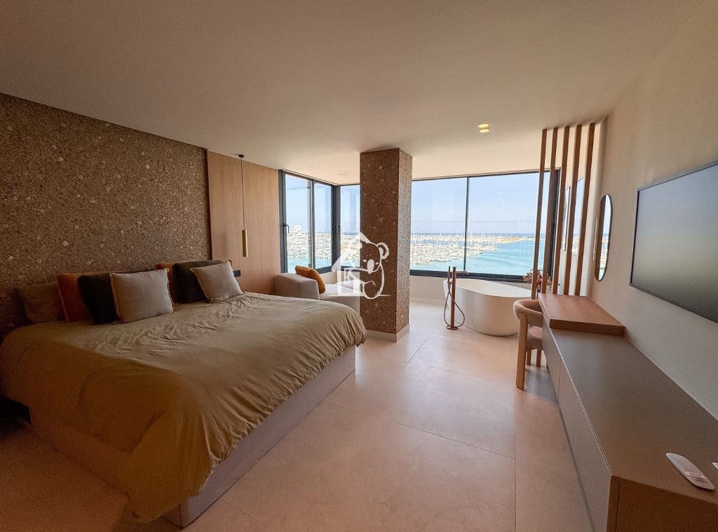 2 bedroom Apartment for rent in Torrevieja with pool - € 2,500 (Ref: 9858954)