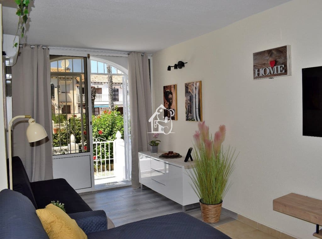1 soveværelse Bungalow til leje i Torrevieja med swimmingpool - € 750 (Ref: 9861376)