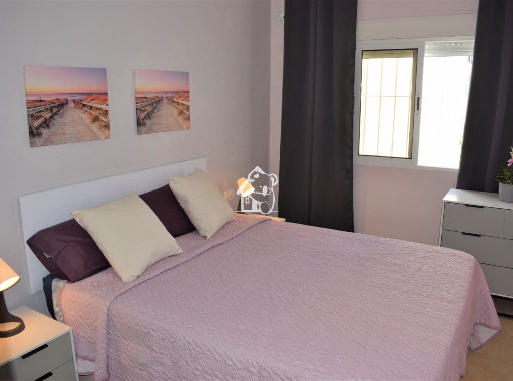 1 soveværelse Bungalow til leje i Torrevieja med swimmingpool - € 750 (Ref: 9861376)