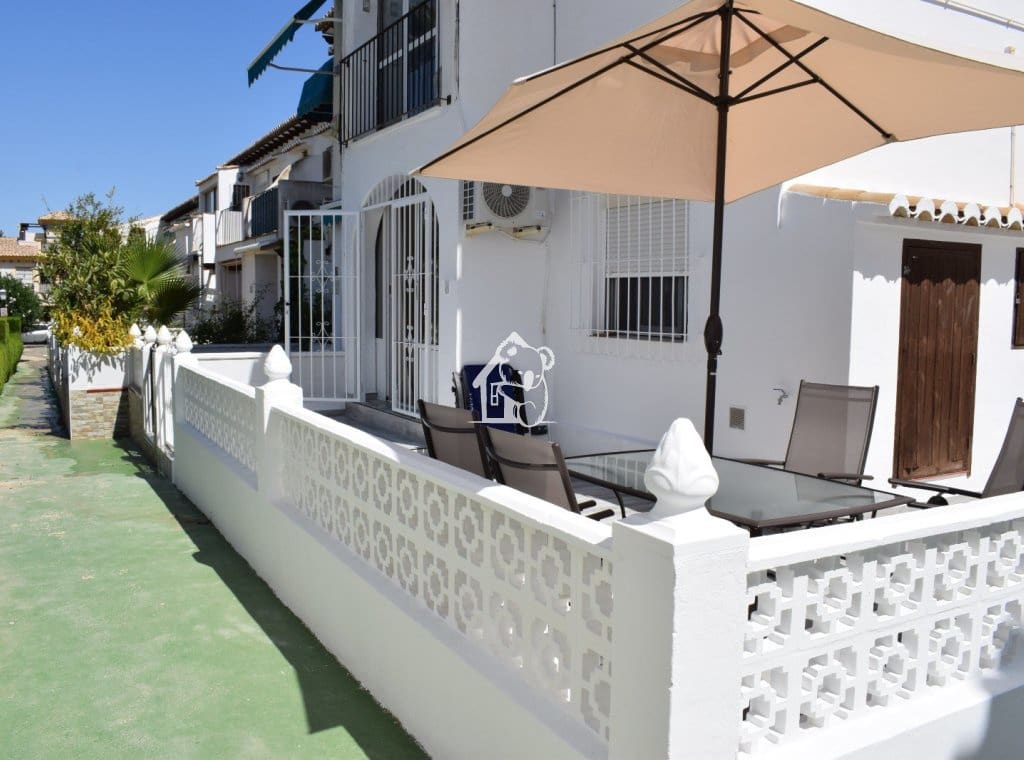 1 soveværelse Bungalow til leje i Torrevieja med swimmingpool - € 750 (Ref: 9861376)