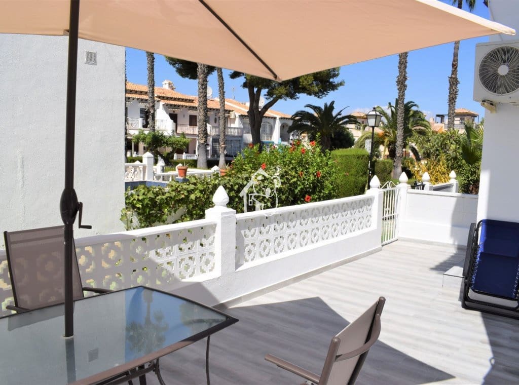 1 soveværelse Bungalow til leje i Torrevieja med swimmingpool - € 750 (Ref: 9861376)