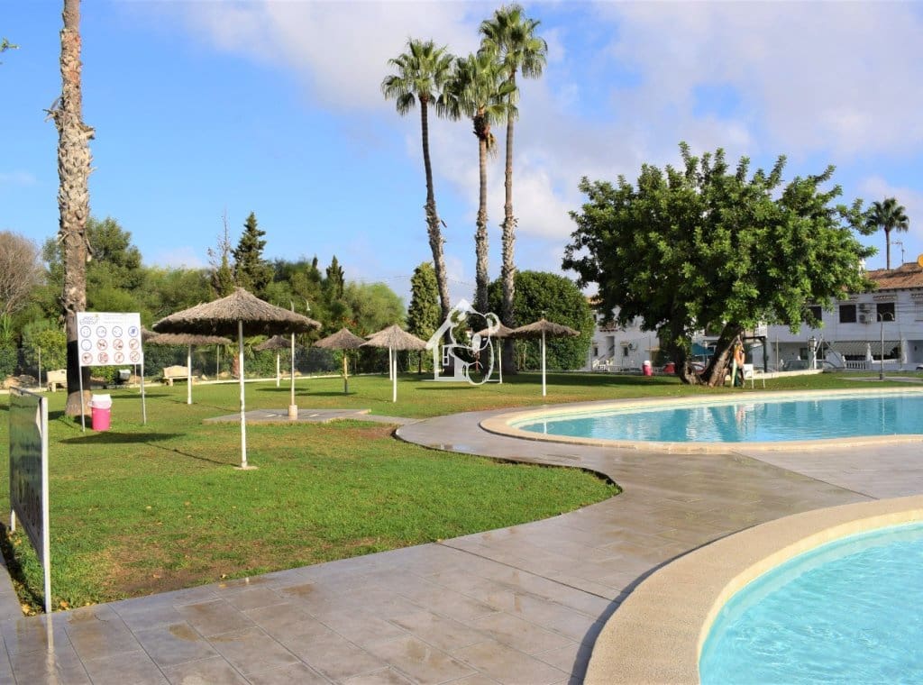 1 soveværelse Bungalow til leje i Torrevieja med swimmingpool - € 750 (Ref: 9861376)