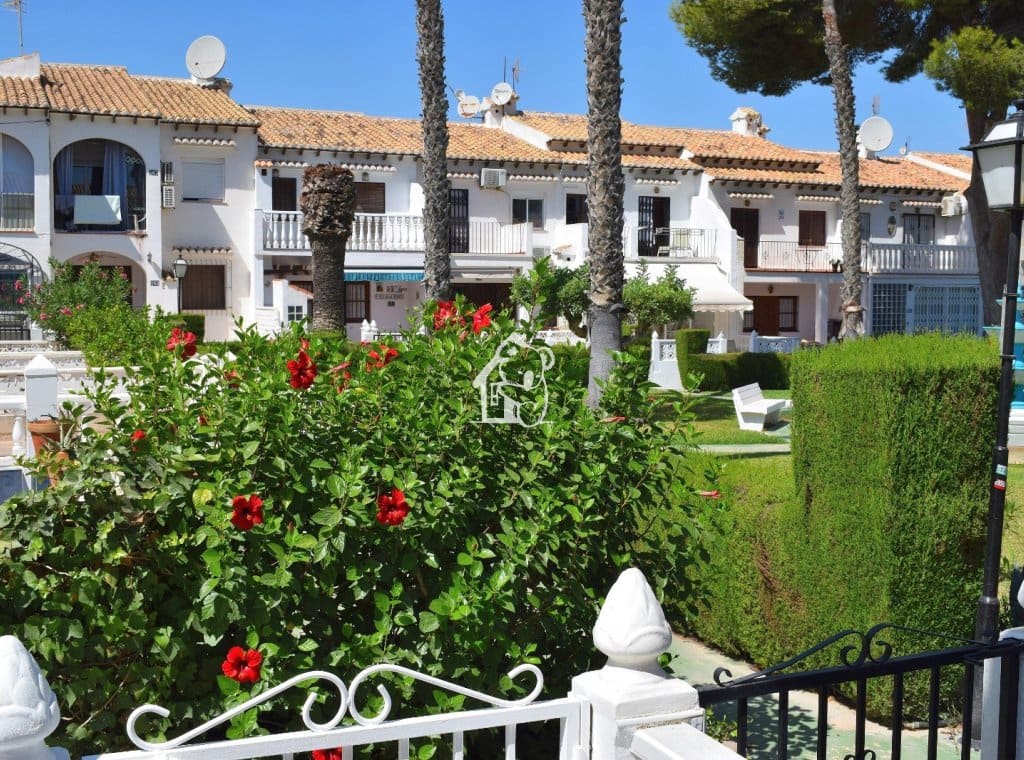 1 soveværelse Bungalow til leje i Torrevieja med swimmingpool - € 750 (Ref: 9861376)