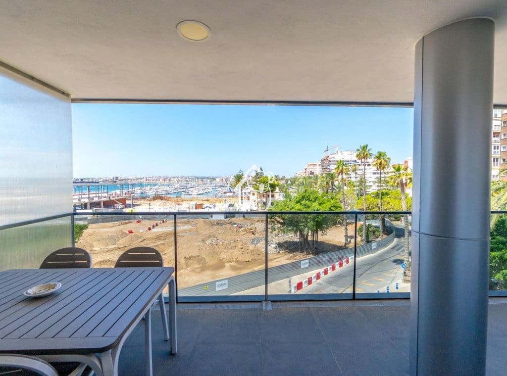 3 bedroom Apartment for rent in Torrevieja - € 1,100 (Ref: 9861378)