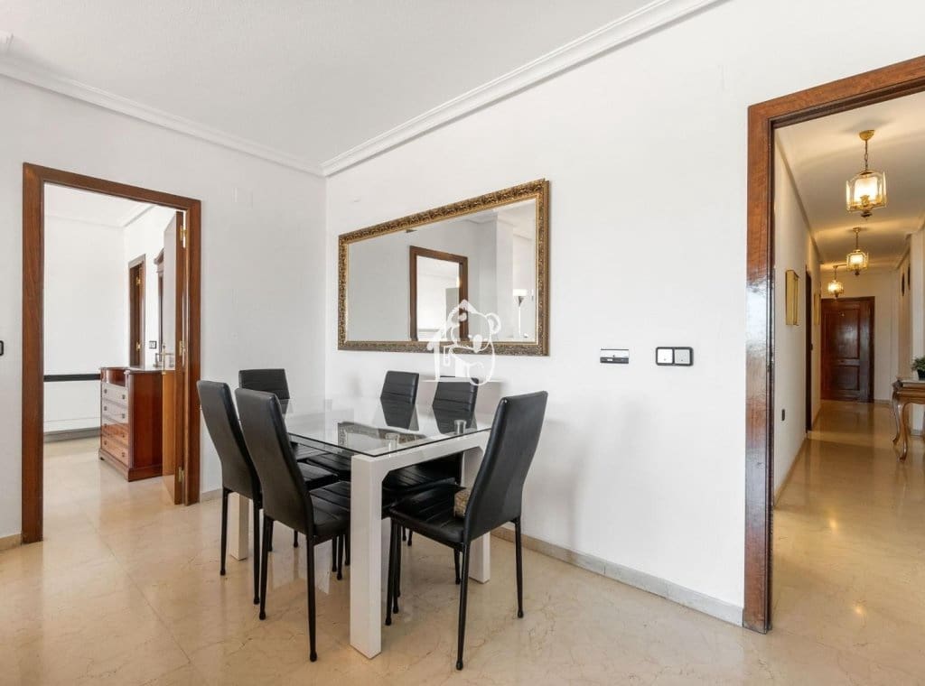 3 bedroom Apartment for rent in Torrevieja - € 1,100 (Ref: 9861378)