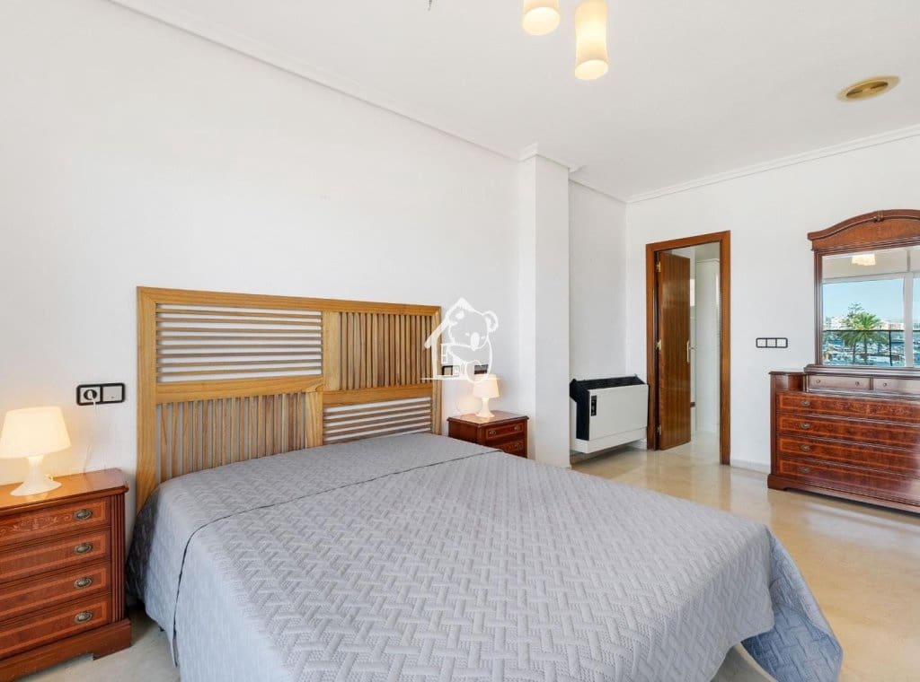 3 bedroom Apartment for rent in Torrevieja - € 1,100 (Ref: 9861378)