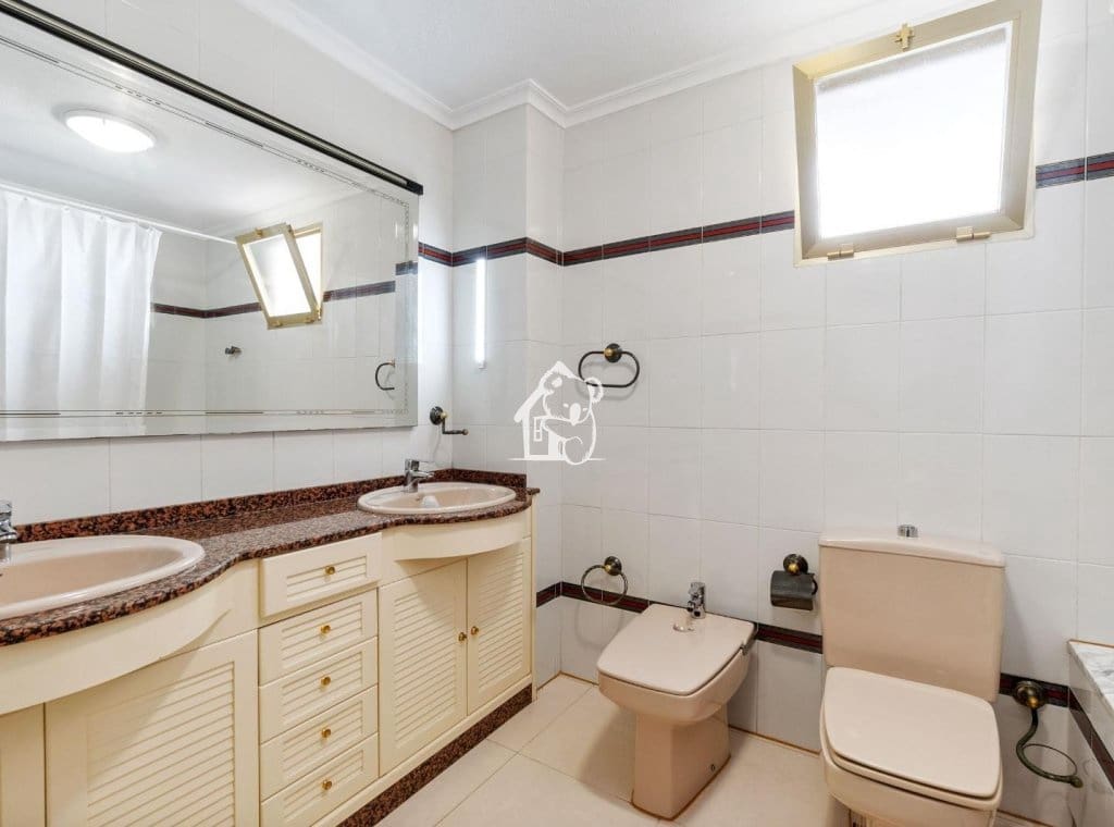 3 bedroom Apartment for rent in Torrevieja - € 1,100 (Ref: 9861378)