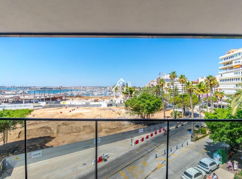 3 bedroom Apartment for rent in Torrevieja - € 1,100 (Ref: 9861378)