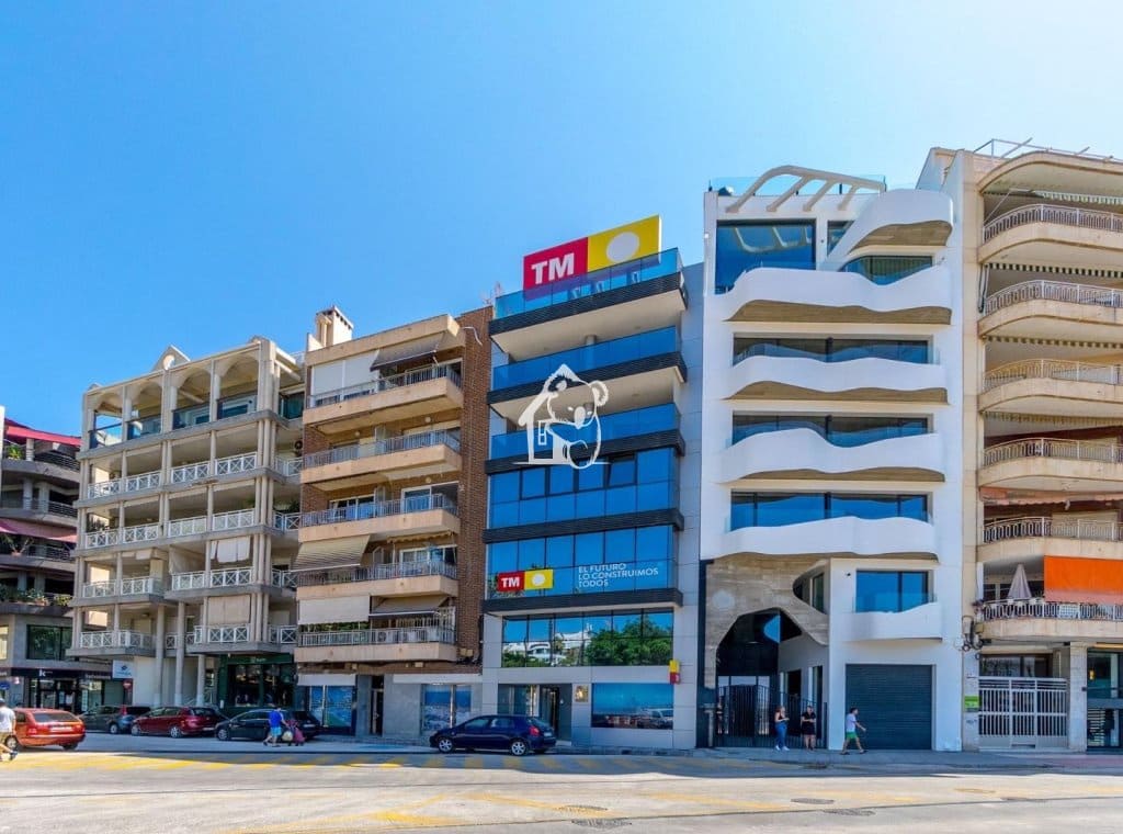 3 bedroom Apartment for rent in Torrevieja - € 1,100 (Ref: 9861378)