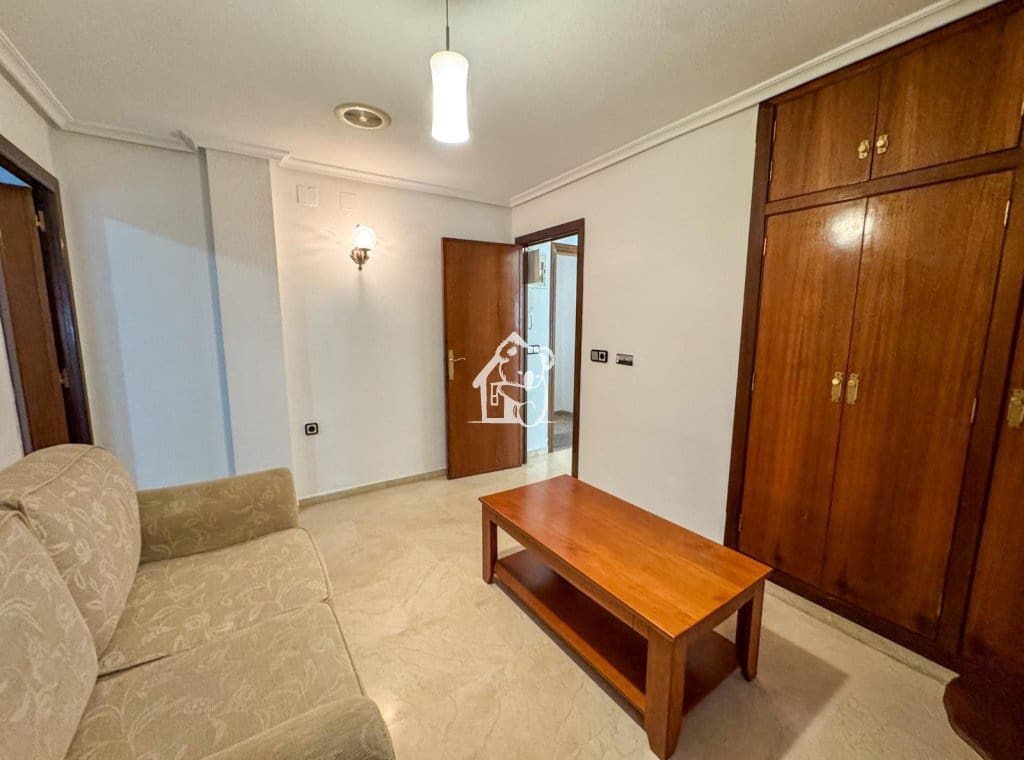 3 bedroom Apartment for rent in Torrevieja - € 1,100 (Ref: 9861378)