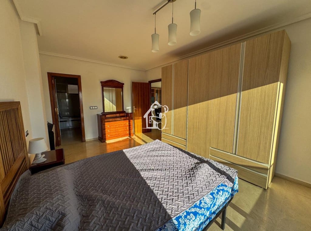 3 bedroom Apartment for rent in Torrevieja - € 1,100 (Ref: 9861378)