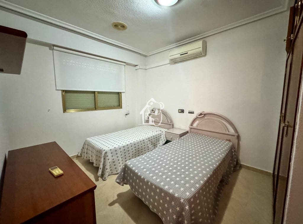 3 bedroom Apartment for rent in Torrevieja - € 1,100 (Ref: 9861378)