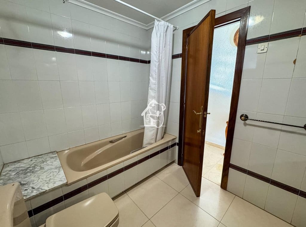 3 bedroom Apartment for rent in Torrevieja - € 1,100 (Ref: 9861378)
