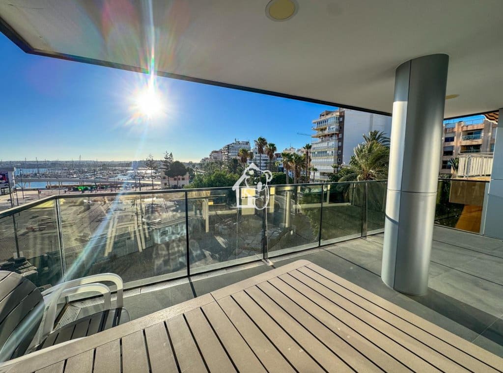 3 bedroom Apartment for rent in Torrevieja - € 1,100 (Ref: 9861378)