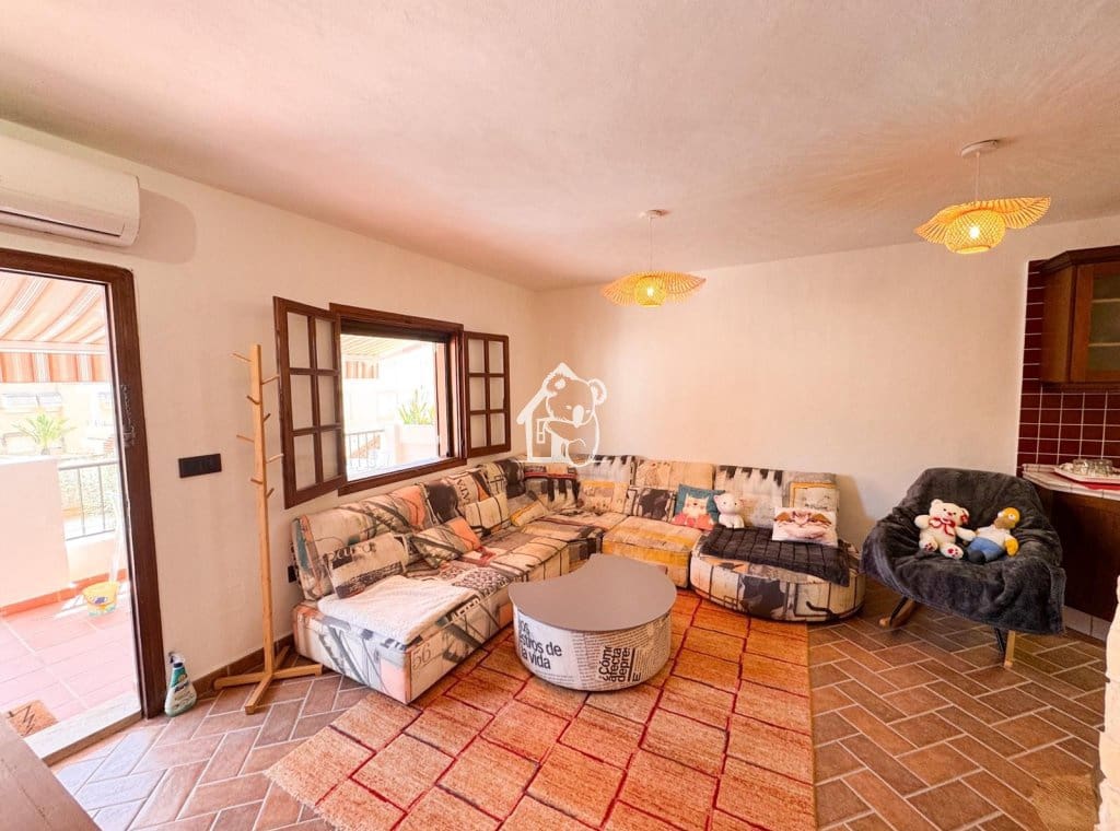 3 bedroom Apartment for rent in Guardamar del Segura - € 1,600 (Ref: 9863855)