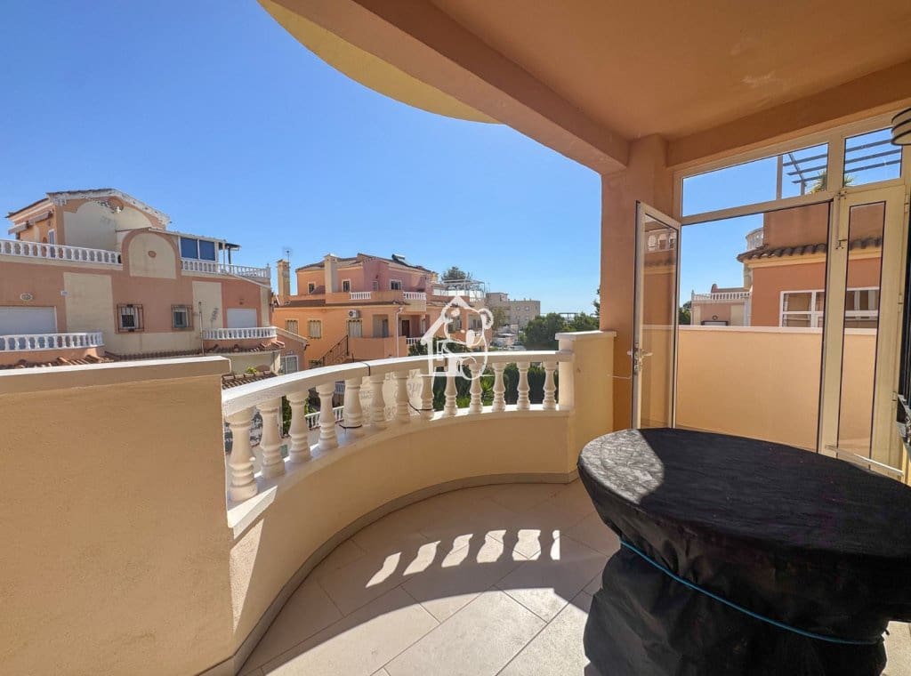 3 sovrum Villa till salu i Orihuela Costa med pool - 199 000 € (Ref: 9868032)