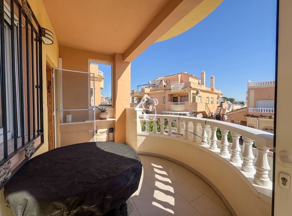 3 sovrum Villa till salu i Orihuela Costa med pool - 199 000 € (Ref: 9868032)