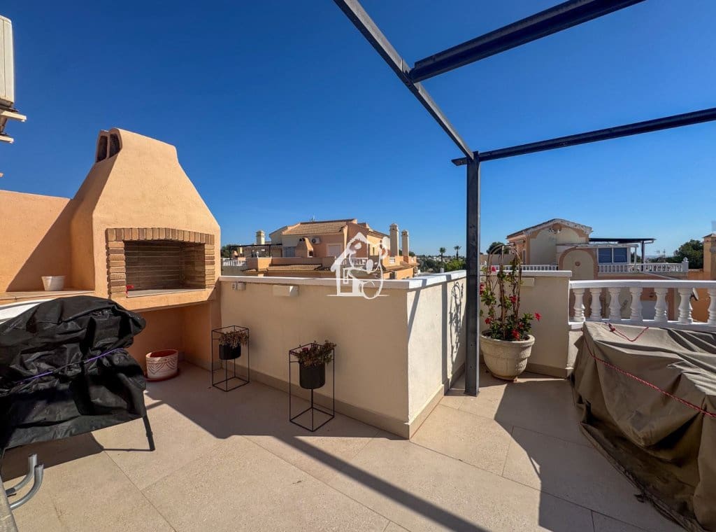 3 sovrum Villa till salu i Orihuela Costa med pool - 199 000 € (Ref: 9868032)