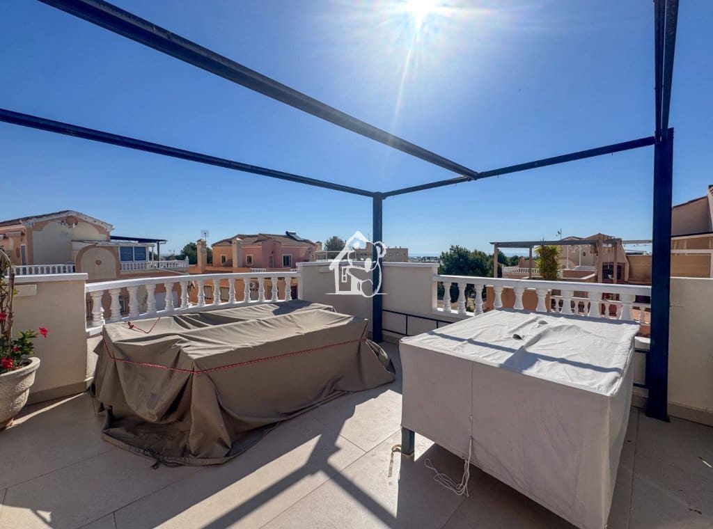 3 sovrum Villa till salu i Orihuela Costa med pool - 199 000 € (Ref: 9868032)