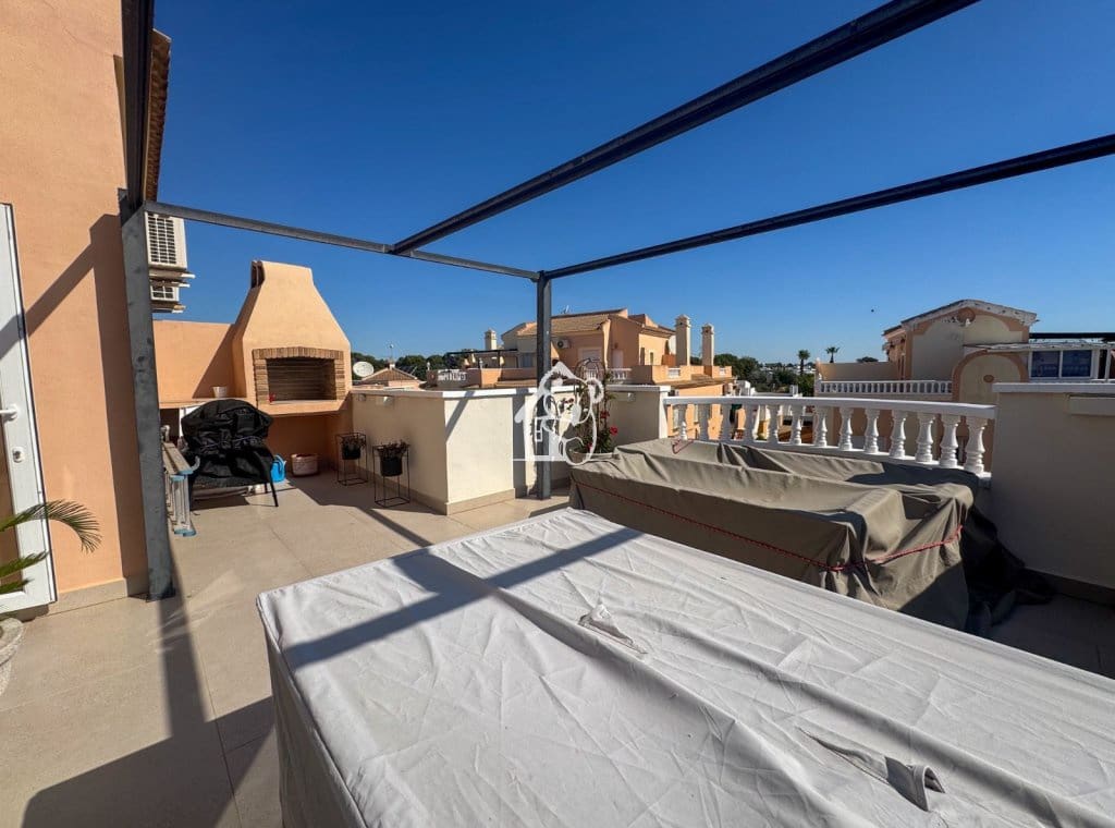 3 sovrum Villa till salu i Orihuela Costa med pool - 199 000 € (Ref: 9868032)