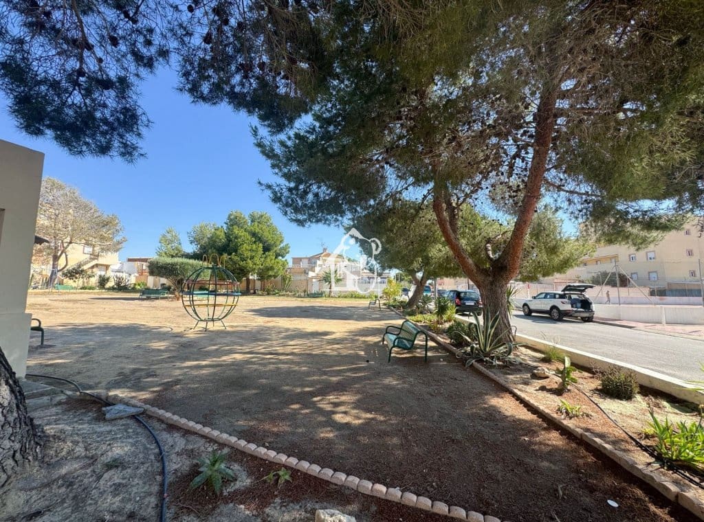 3 sovrum Villa till salu i Orihuela Costa med pool - 199 000 € (Ref: 9868032)