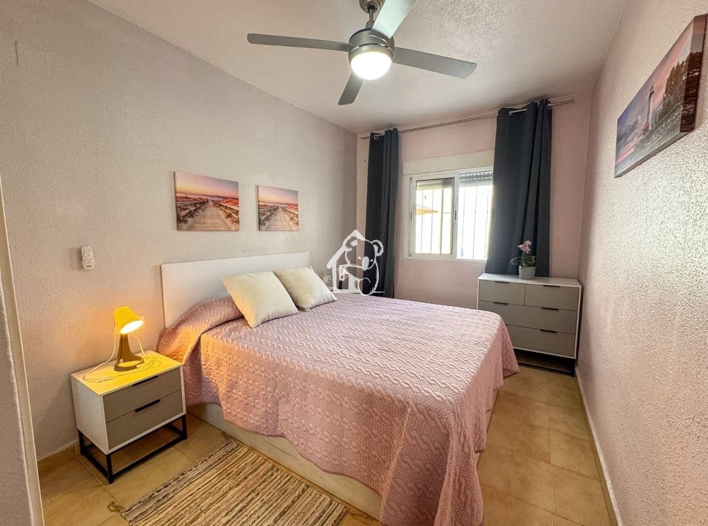 1 sypialnia Bungalow do wynajęcia w Torrevieja z basenem - 750 € (Ref: 9872821)