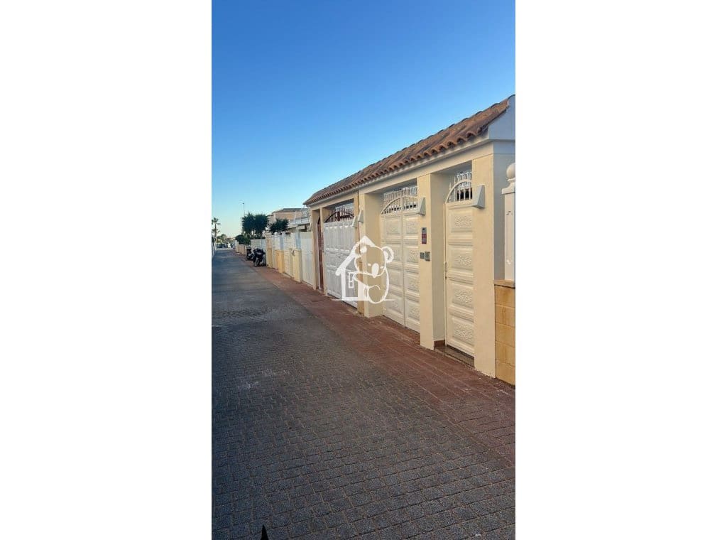 2 soveværelse Villa til leje i Orihuela Costa med swimmingpool garage - € 1.000 (Ref: 9877699)