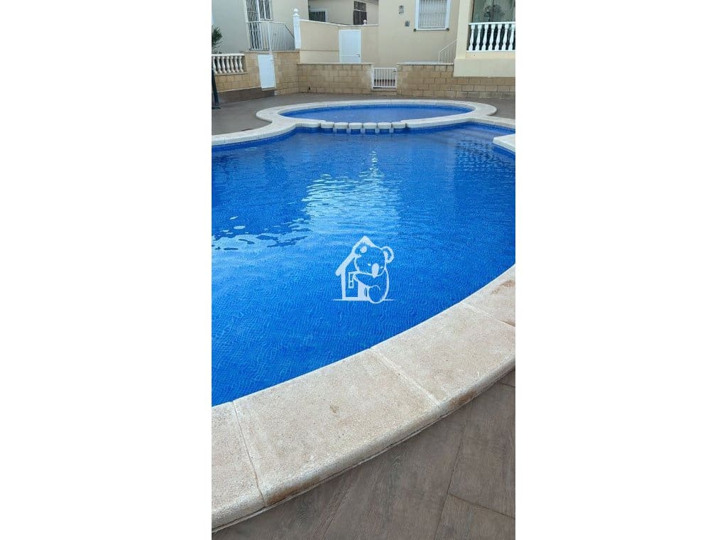 2 soveværelse Villa til leje i Orihuela Costa med swimmingpool garage - € 1.000 (Ref: 9877699)