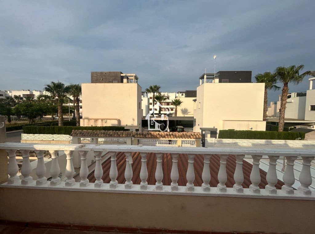 2 soveværelse Villa til leje i Orihuela Costa med swimmingpool garage - € 1.000 (Ref: 9877699)