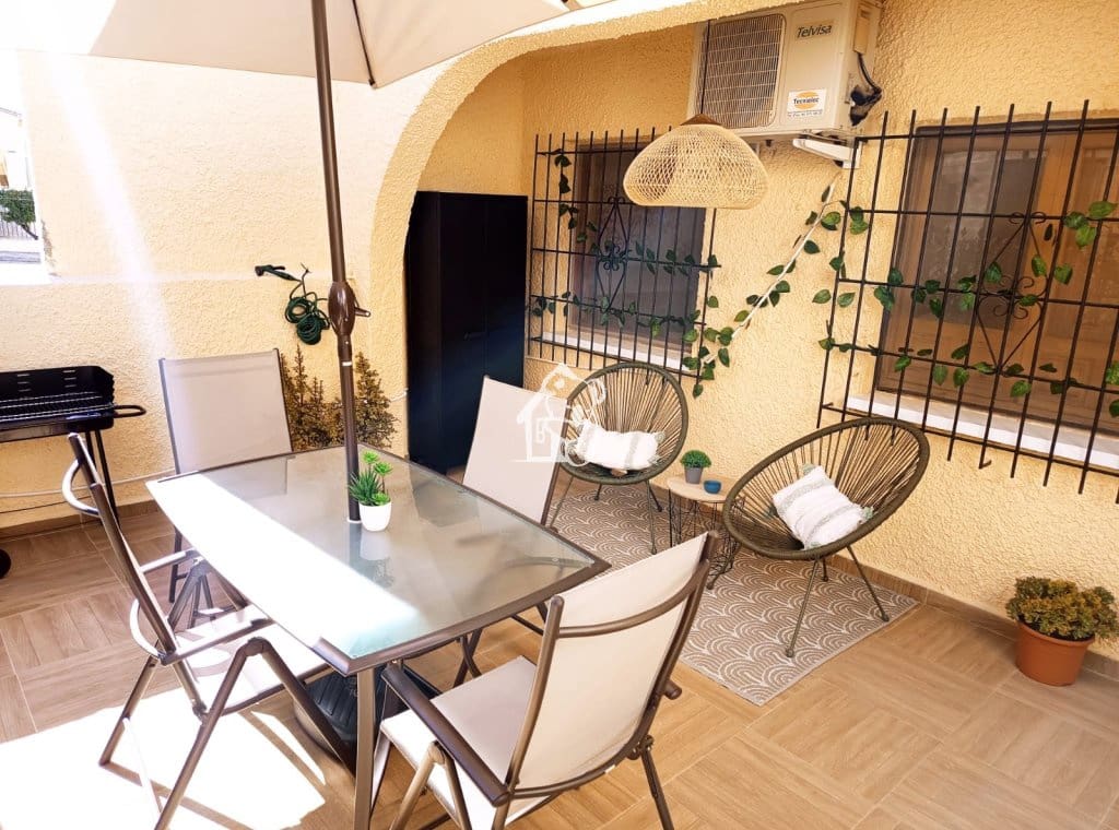 1 bedroom Townhouse for rent in La Marina - € 790 (Ref: 9883861)