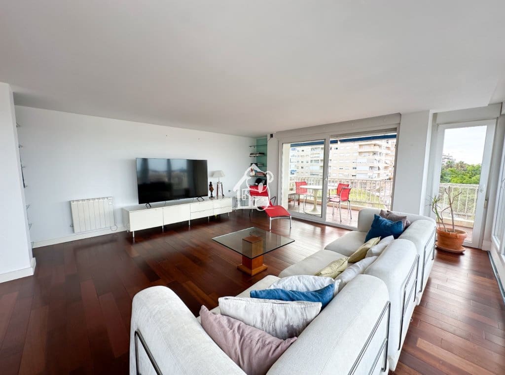 4 sypialnia Apartament do wynajęcia w Torrevieja z basenem garażem - 2 100 € (Ref: 9889600)