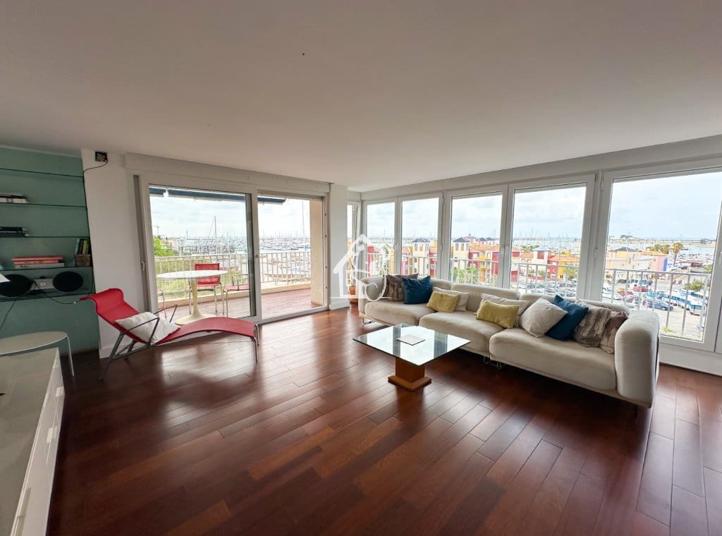 4 sypialnia Apartament do wynajęcia w Torrevieja z basenem garażem - 2 100 € (Ref: 9889600)