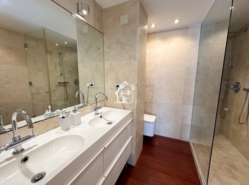4 sypialnia Apartament do wynajęcia w Torrevieja z basenem garażem - 2 100 € (Ref: 9889600)