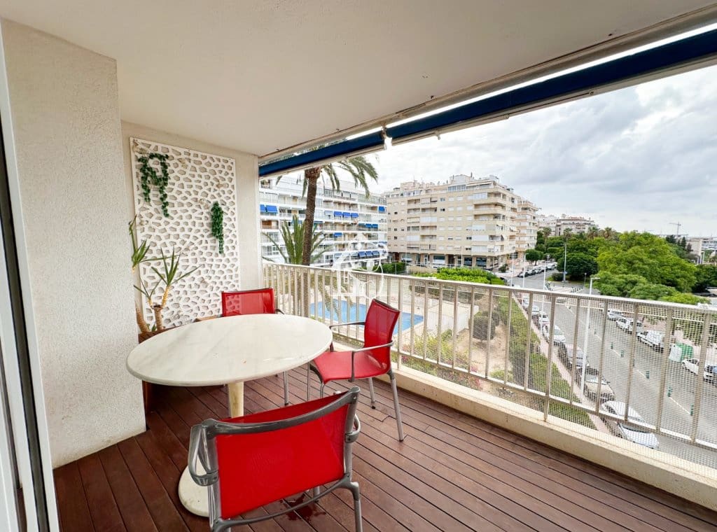 4 sypialnia Apartament do wynajęcia w Torrevieja z basenem garażem - 2 100 € (Ref: 9889600)