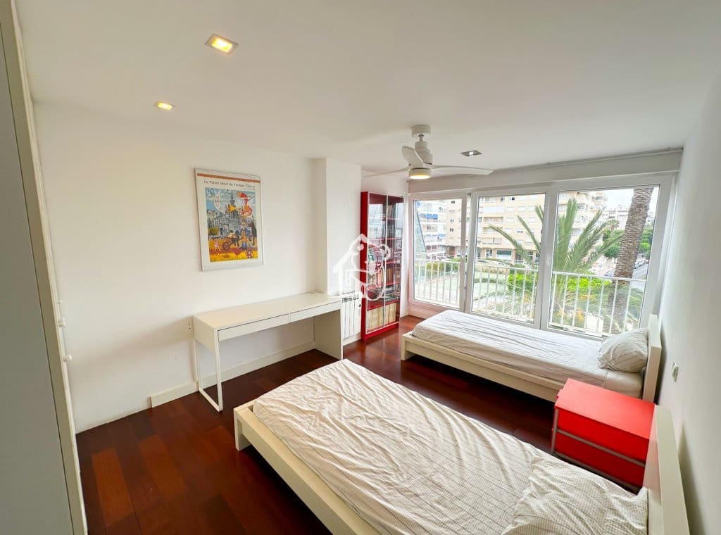 4 sypialnia Apartament do wynajęcia w Torrevieja z basenem garażem - 2 100 € (Ref: 9889600)