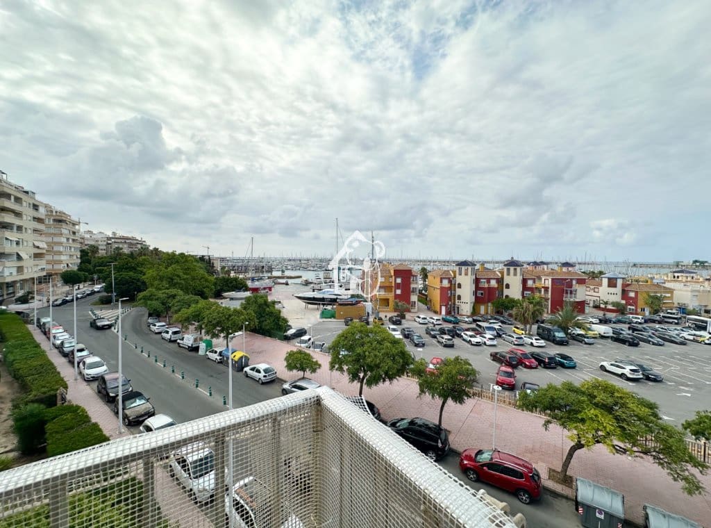 4 sypialnia Apartament do wynajęcia w Torrevieja z basenem garażem - 2 100 € (Ref: 9889600)