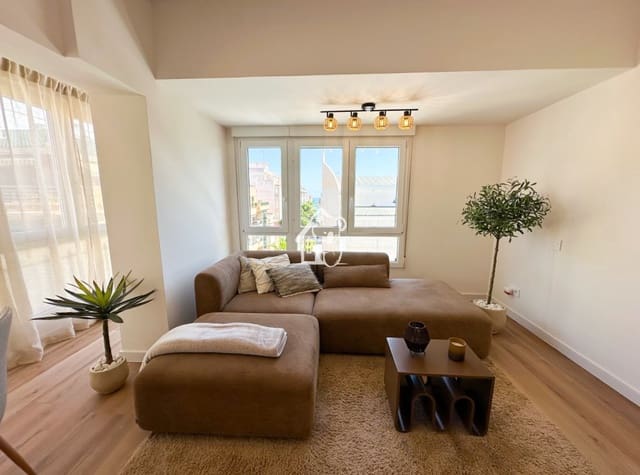 3 sovrum Lägenhet att hyra i Las Piscinas Naturales, Torrevieja med garage - 1 250 € (Ref: 9889601)