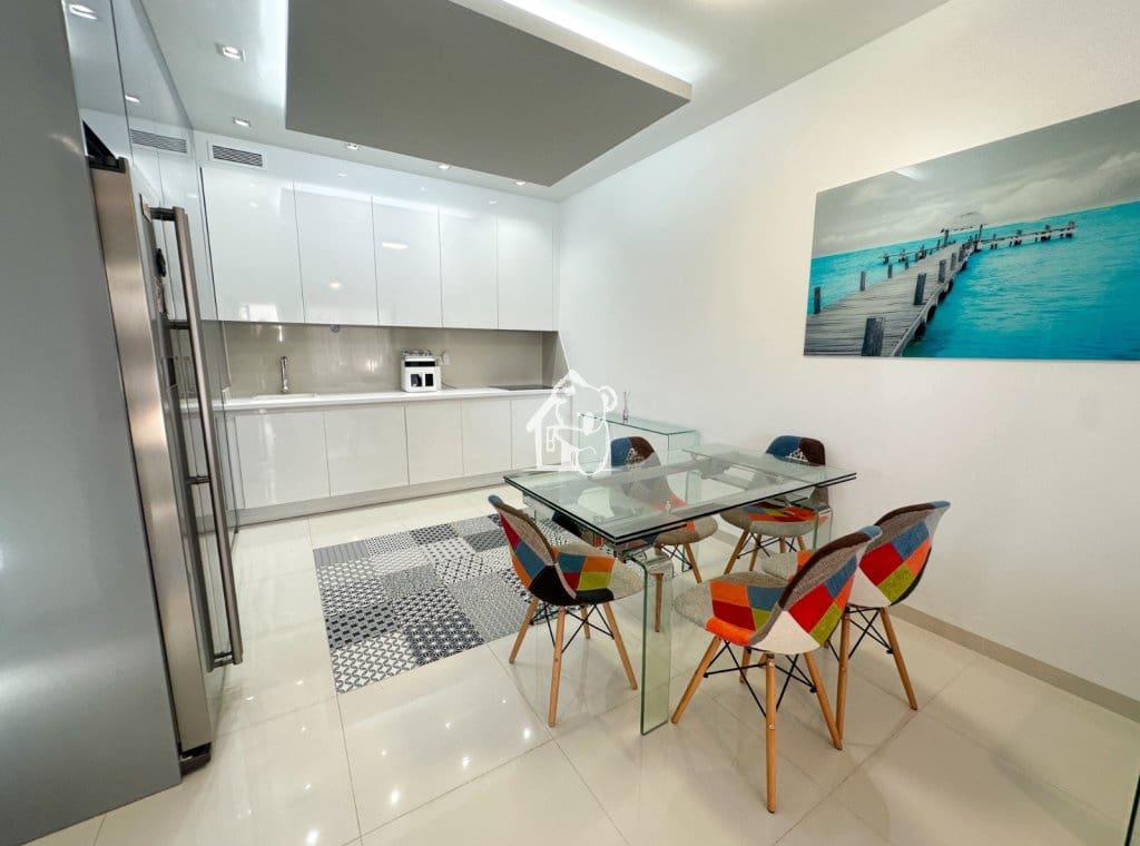 Bungalow de 2 habitaciones en Pilar de la Horadada en alquiler con piscina - 1.000 € (Ref: 9891406)