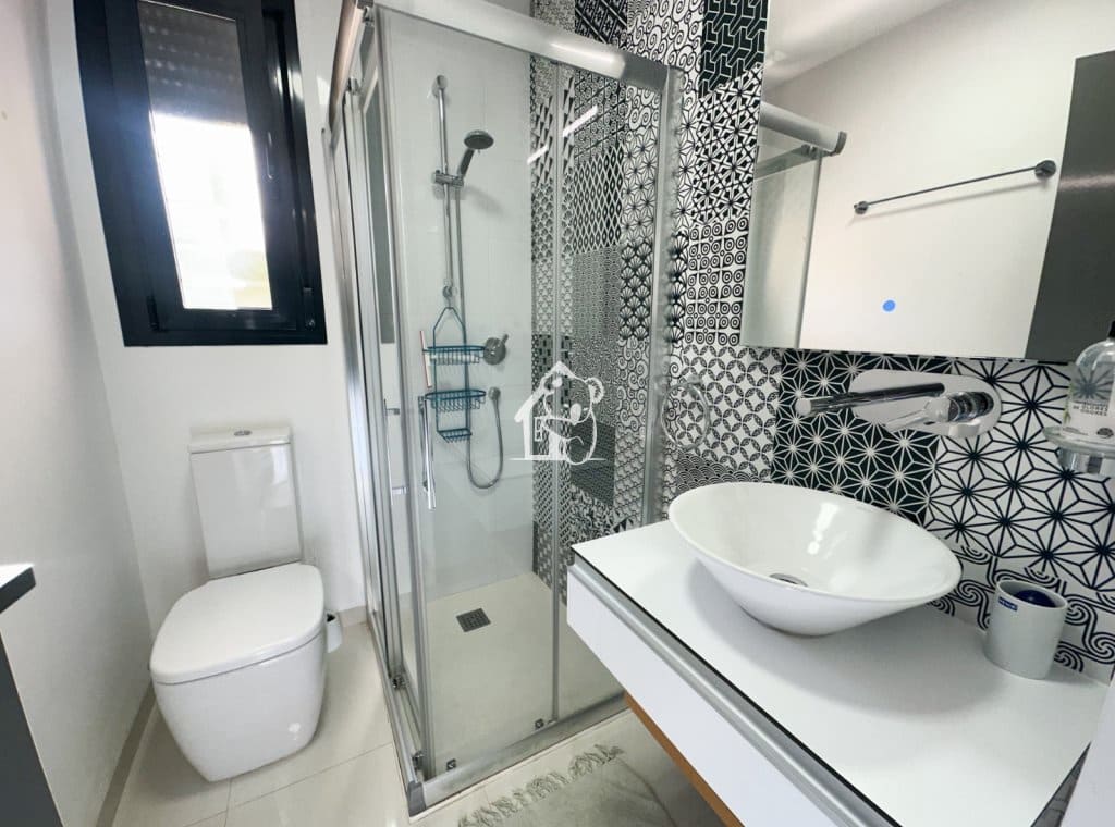 Bungalow de 2 habitaciones en Pilar de la Horadada en alquiler con piscina - 1.000 € (Ref: 9891406)