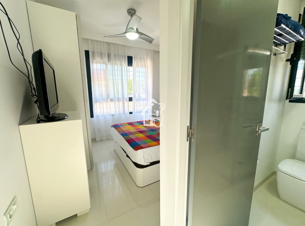Bungalow de 2 habitaciones en Pilar de la Horadada en alquiler con piscina - 1.000 € (Ref: 9891406)