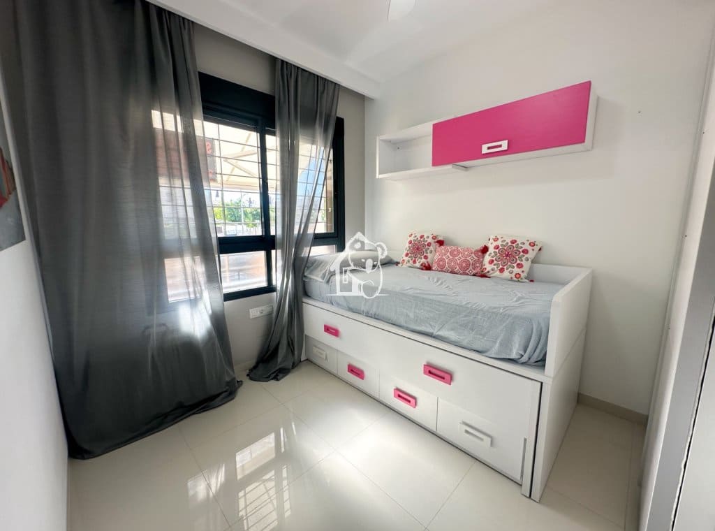 Bungalow de 2 habitaciones en Pilar de la Horadada en alquiler con piscina - 1.000 € (Ref: 9891406)