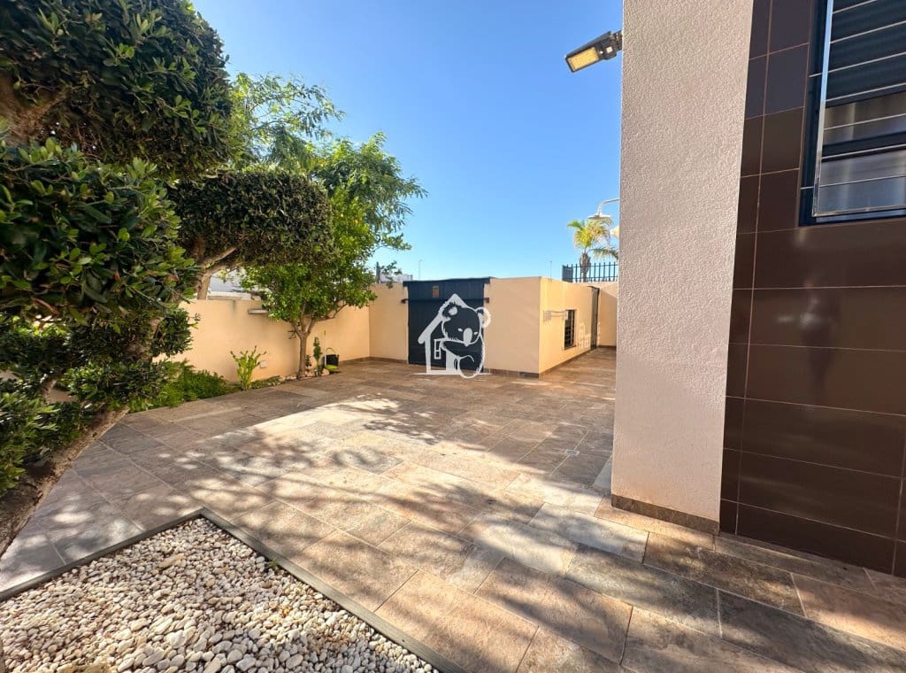 Bungalow de 2 habitaciones en Pilar de la Horadada en alquiler con piscina - 1.000 € (Ref: 9891406)