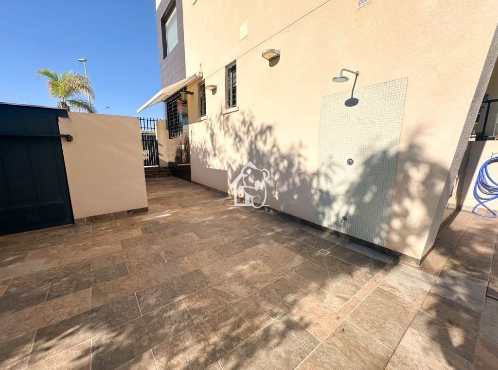 Bungalow de 2 habitaciones en Pilar de la Horadada en alquiler con piscina - 1.000 € (Ref: 9891406)