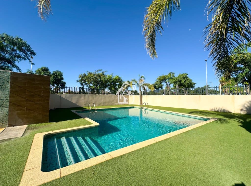 Bungalow de 2 habitaciones en Pilar de la Horadada en alquiler con piscina - 1.000 € (Ref: 9891406)