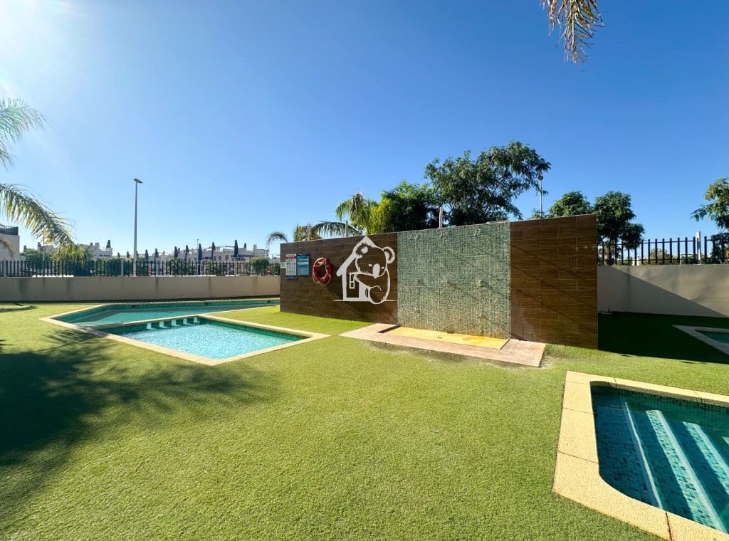 Bungalow de 2 habitaciones en Pilar de la Horadada en alquiler con piscina - 1.000 € (Ref: 9891406)