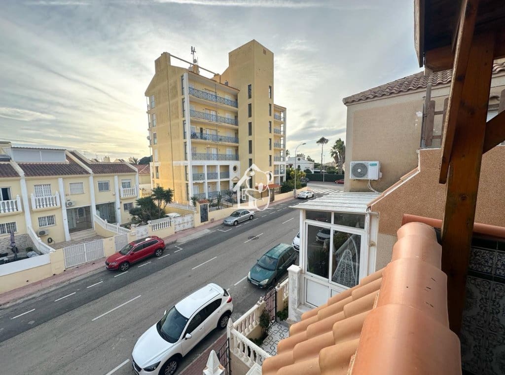 4 soveværelse Byhus til leje i Torrevieja med swimmingpool - € 1.170 (Ref: 9891407)