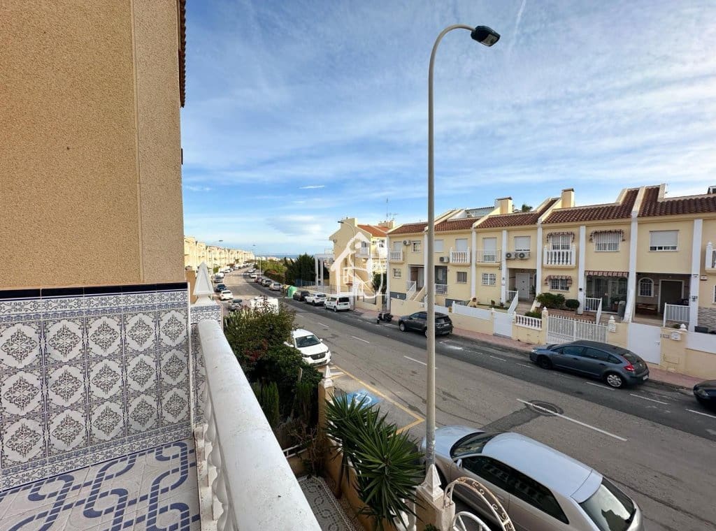 4 soveværelse Byhus til leje i Torrevieja med swimmingpool - € 1.170 (Ref: 9891407)