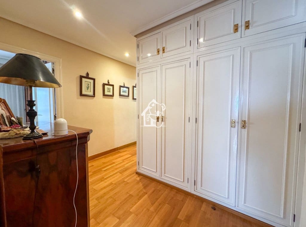 4 bedroom Apartment for rent in Torrevieja with garage - € 1,800 (Ref: 9891409)
